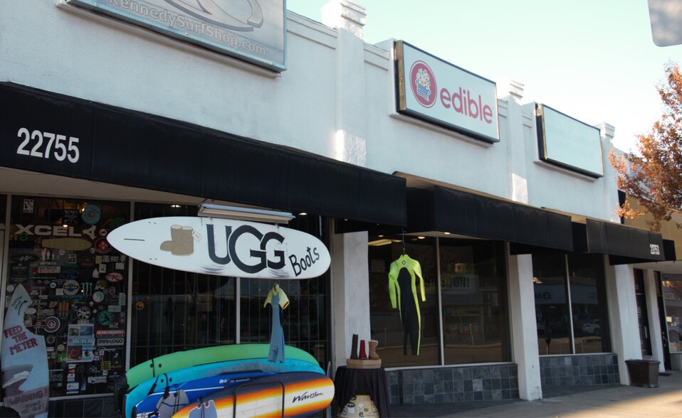 More Photos Of 22753-22755 Ventura Blvd, Woodland Hills Storefront For Lease