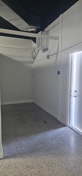 More Photos Of 1411 N Dixie Hwy, Lake Worth Freestanding For Lease