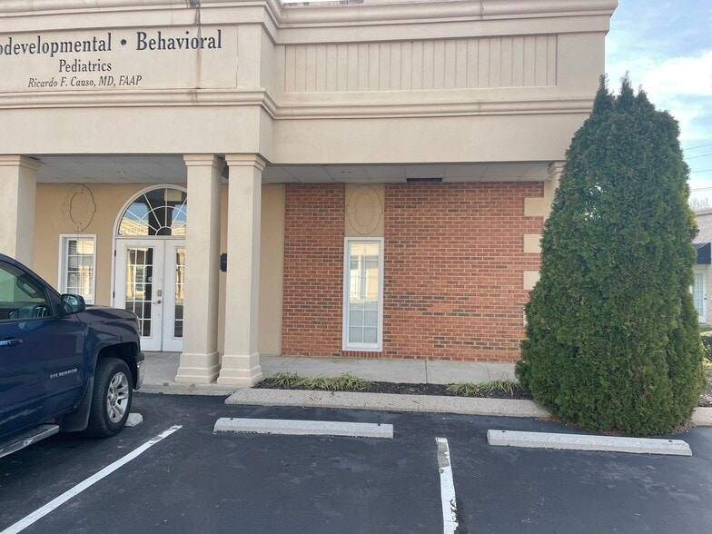 More Photos Of 6131 Shallowford Rd, Chattanooga Office For Sale