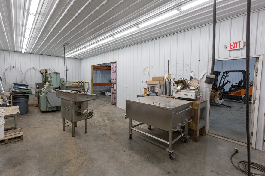 More Photos Of 497 Stevensville Airport Rd, Stevensville Warehouse For Sale