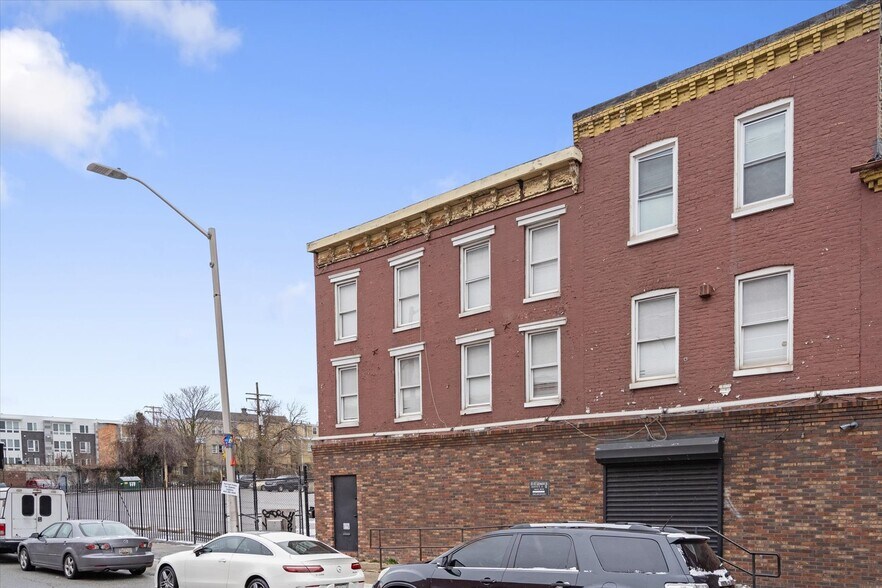 More Photos Of 1011 Greenmount Ave, Baltimore Flex For Lease