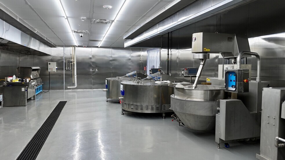 More Photos Of 6701 Tres Lagunas Dr, Houston Light Manufacturing For Sale