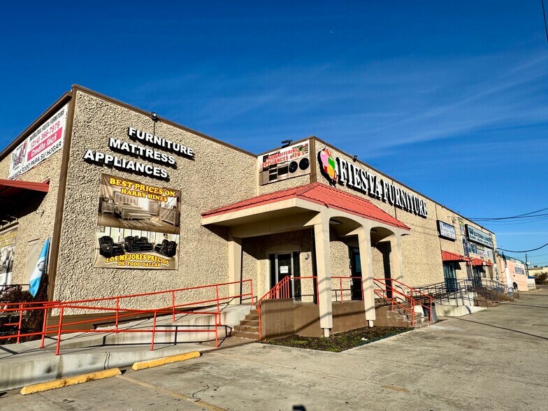 Primary Photo Of 10679 Harry Hines Blvd, Dallas Showroom For Lease