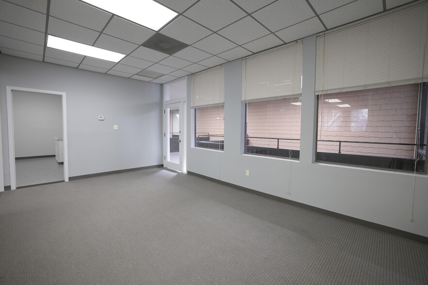 More Photos Of 3925 N I-10 Service Rd, Metairie Office For Lease