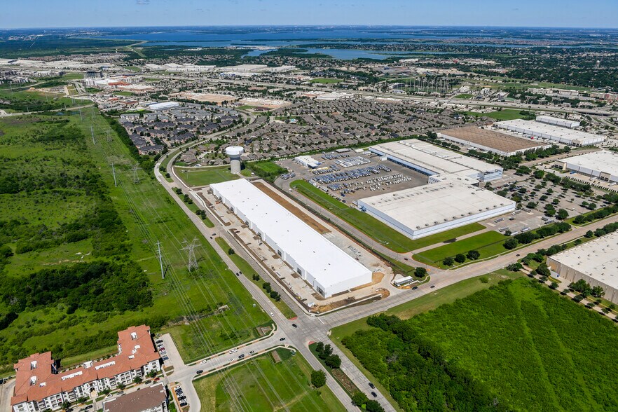 More Photos Of 5551 Windhaven Pky, Lewisville Distribution For Lease