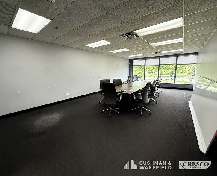 More Photos Of 1263 S Chillicothe Rd, Aurora Warehouse For Lease