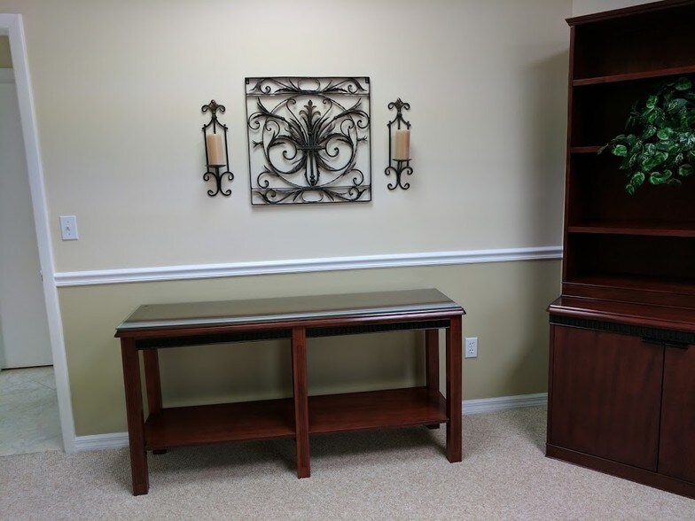 More Photos Of 7000 SE Federal Hwy, Stuart Office For Lease