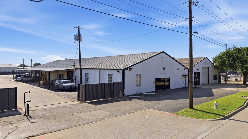 Primary Photo Of 1824 N 1st St, Garland Warehouse For Lease