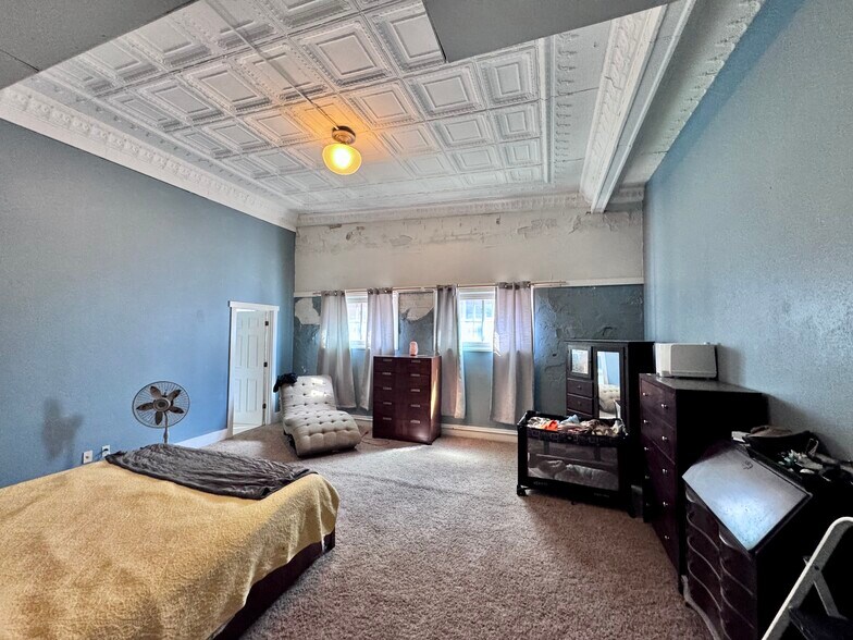 More Photos Of 2 W Side Sq, Macomb Restaurant For Sale