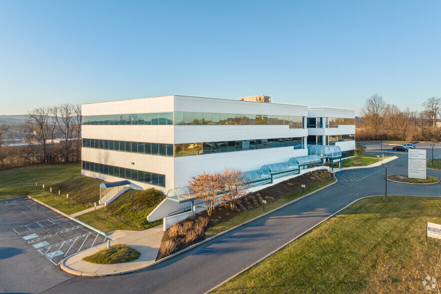 More Photos Of 560 Van Reed Rd, Wyomissing Medical For Lease