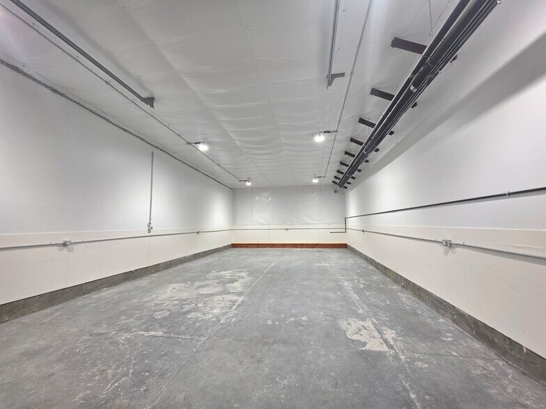 More Photos Of 97 Gardner Rd, Winchendon Flex For Lease