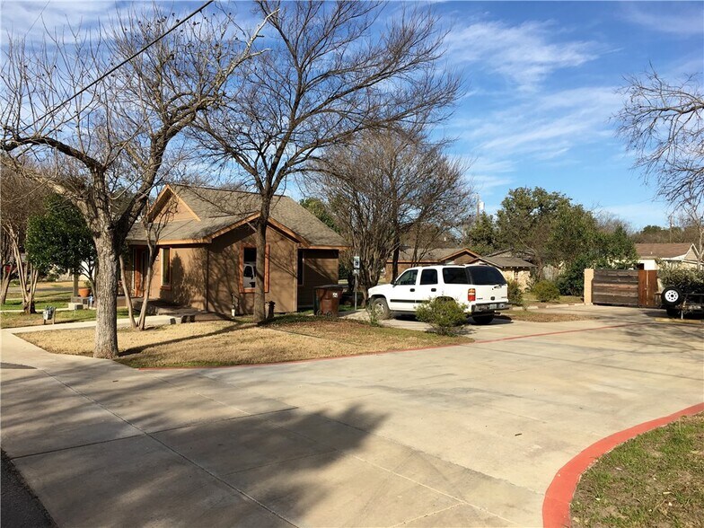 More Photos Of 302 E Milam St, Round Rock Office For Lease