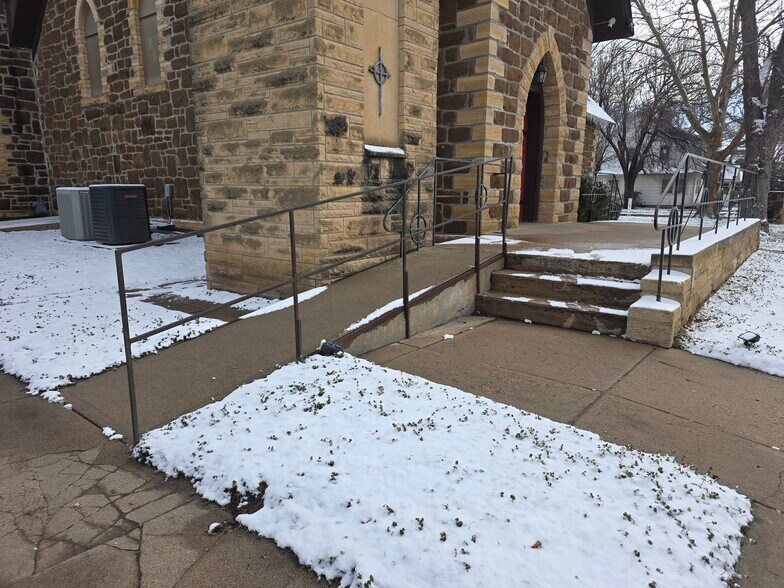 More Photos Of 103 W 4th St, Ellsworth Religious Facility For Sale