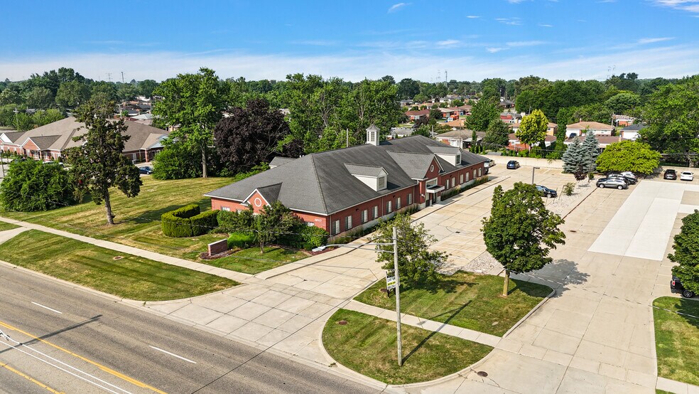 More Photos Of 30117 Schoenherr Rd, Warren Medical For Lease