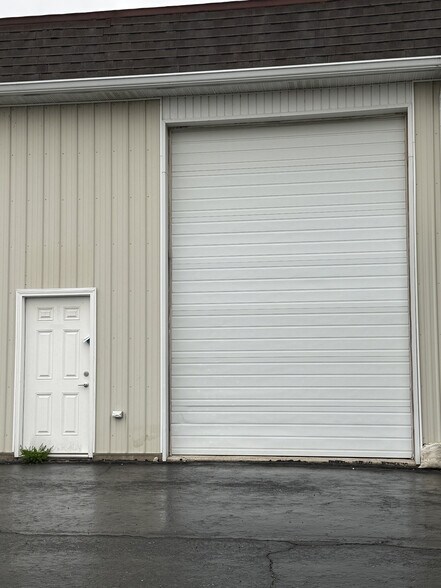More Photos Of 10151-10171 Bergin Rd, Howell Flex For Lease