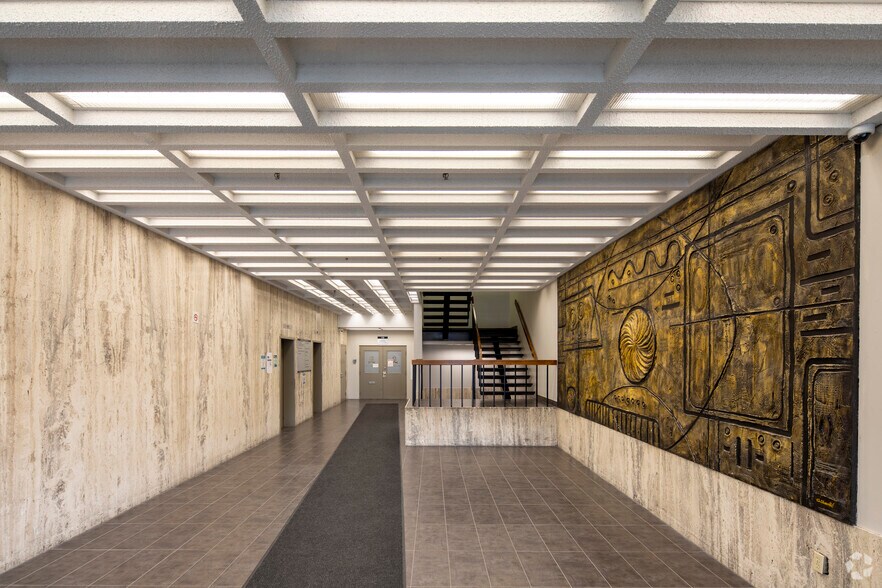 More Photos Of 3701-3731 Chesswood Dr, Toronto Office For Lease