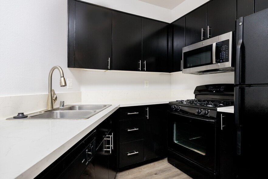 More Photos Of 1443 N Fuller Ave, Los Angeles Apartments For Sale
