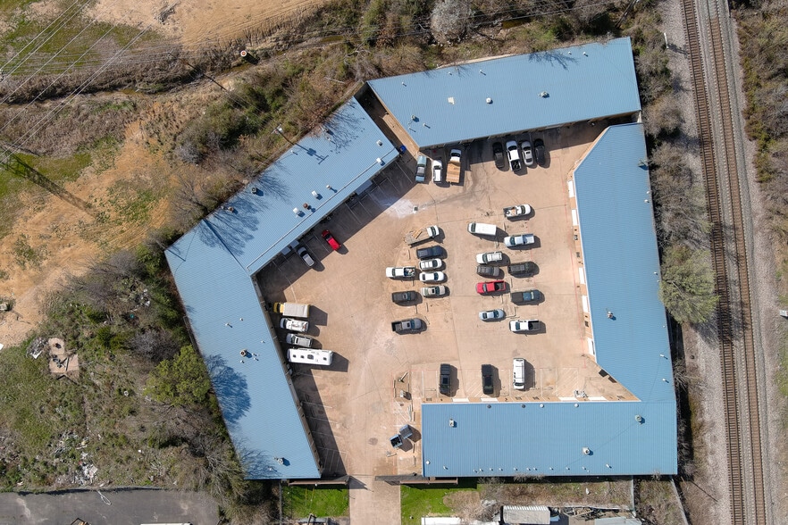 More Photos Of 6316-6350 Hart St, Fort Worth Warehouse For Lease