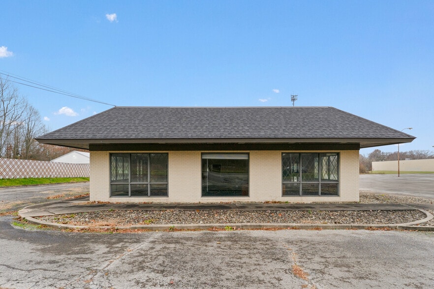 More Photos Of 4241 Kirk Rd, Austintown Office For Sale