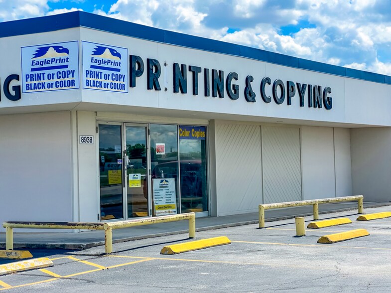 More Photos Of 8934 Broadway St, San Antonio Freestanding For Lease