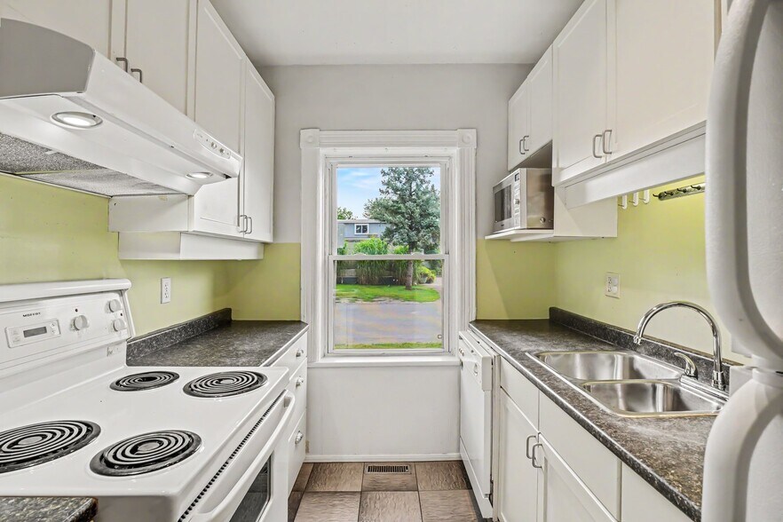 More Photos Of 616 Rideau St, Kemptville Office For Sale