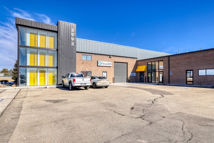 More Photos Of 3987-4001 S Valley Dr, Mead Distribution For Lease