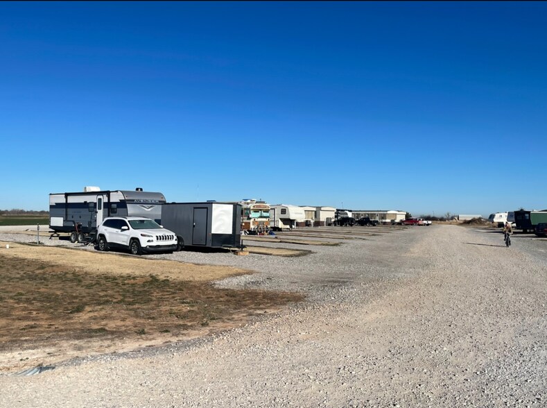 More Photos Of 923 OK-19, Chickasha Trailer Camper Park For Sale