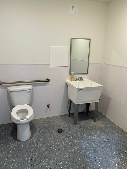 More Photos Of 1900 N 200 E, Spanish Fork Warehouse For Lease