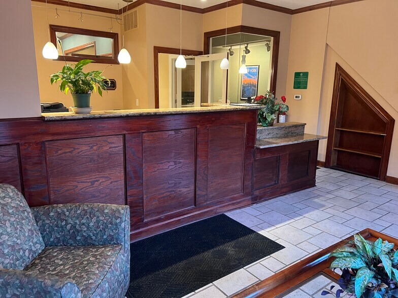 More Photos Of 7612 W North Ave, Elmwood Park Office For Lease