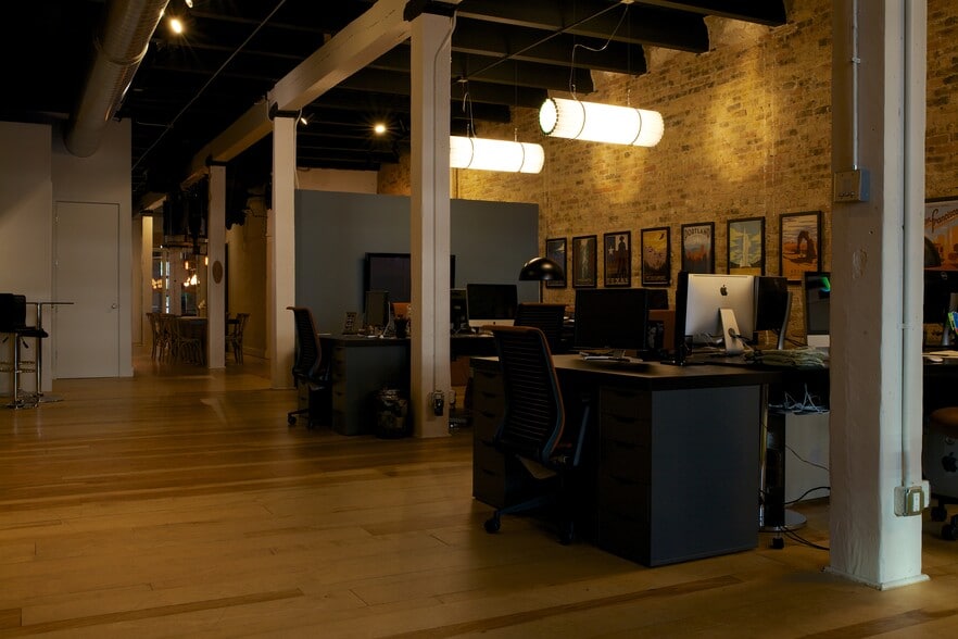 More Photos Of 321 S Jefferson St, Chicago Storefront Retail Office For Lease