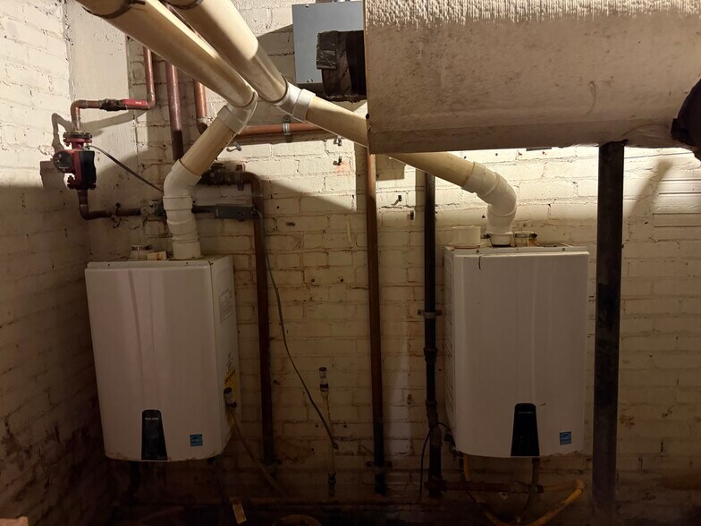 More Photos Of 12 E Main St, Chanute Hotel For Sale