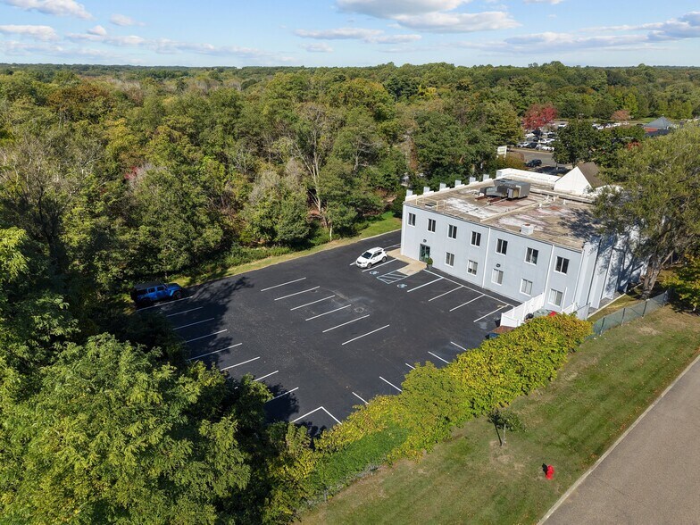 More Photos Of 308 W Main St, Smithtown Loft Creative Space For Lease