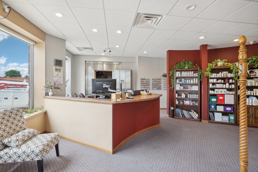 More Photos Of 101 Jones St, Barneveld General Retail For Sale