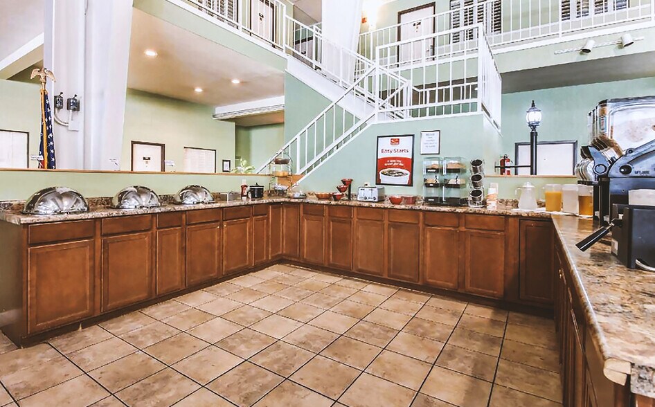 More Photos Of 612 W B St, McCook Hotel For Sale