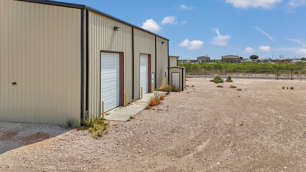 More Photos Of 11424 W County Road 35, Midland Warehouse For Lease