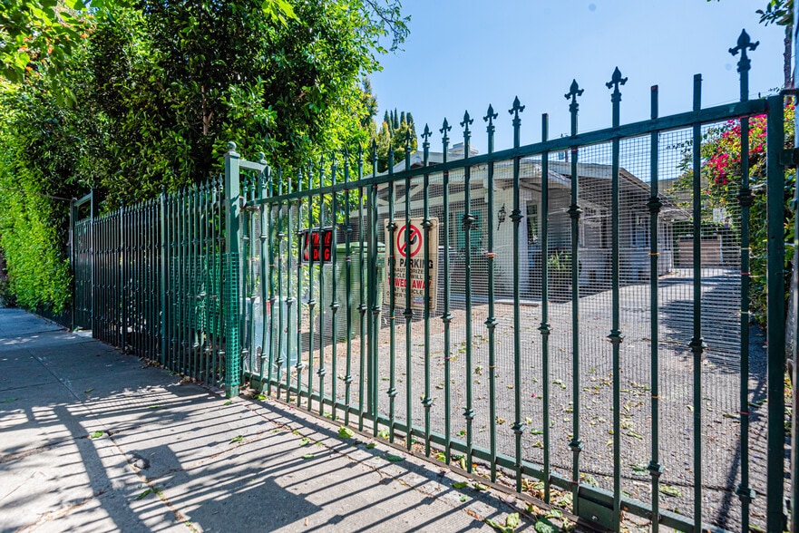 More Photos Of 1130 N Beachwood Dr, Los Angeles Land For Sale