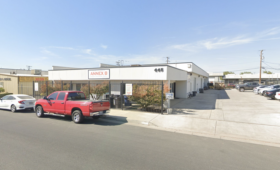 Primary Photo Of 445 N I St, Tulare Service For Lease