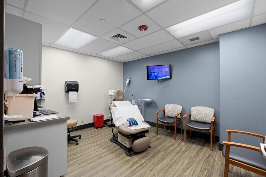 More Photos Of 661 E Altamonte Dr, Altamonte Springs Medical For Sale