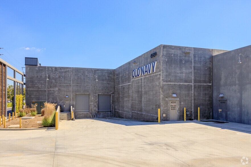 More Photos Of 4100-4250 Carson St, Long Beach Storefront For Lease