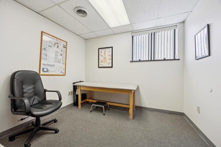 More Photos Of 1569 Medical Dr, Pottstown Office For Sale