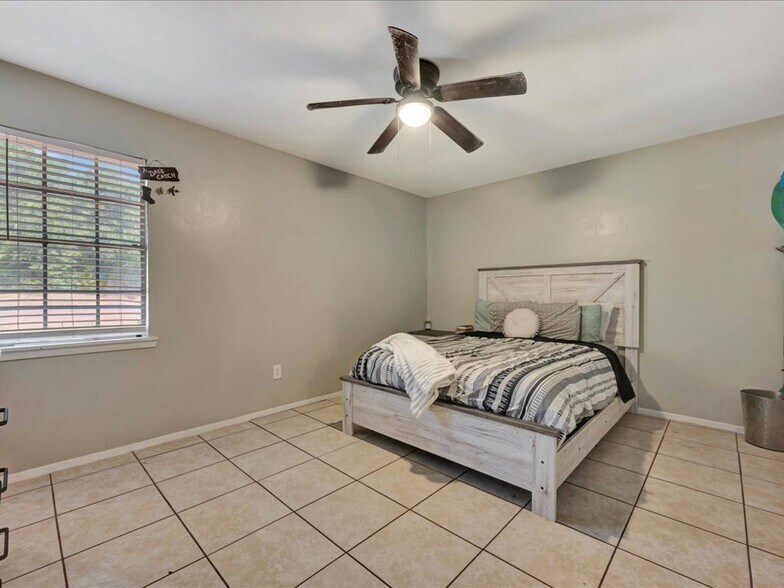 More Photos Of 15890 N US Highway 59, Garrison Apartments For Sale