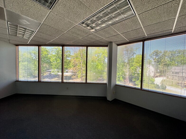 More Photos Of 2265 Roswell Rd, Marietta Office For Lease