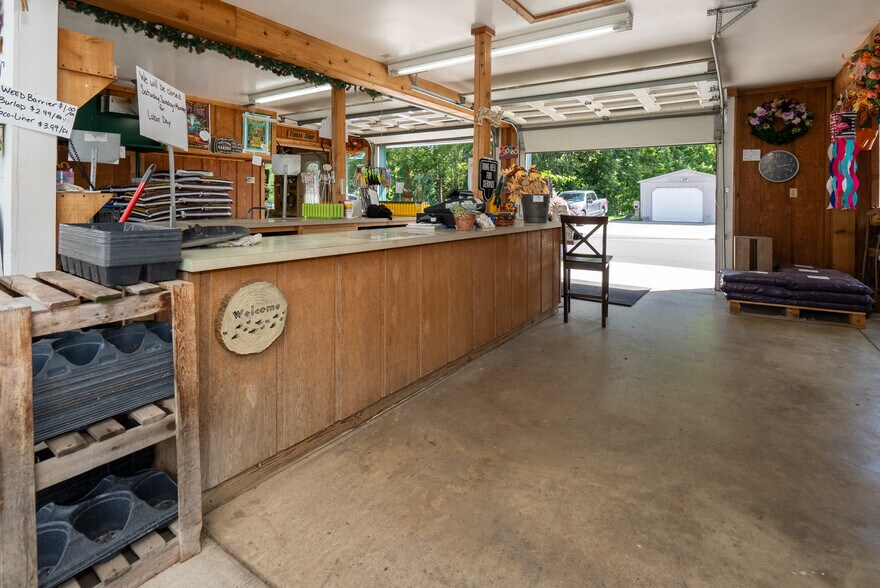 More Photos Of 180 Davis St, Croswell Garden Center For Sale