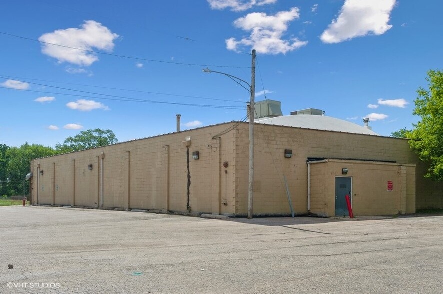 More Photos Of 610 S Genesee St, Waukegan Convenience Store For Lease