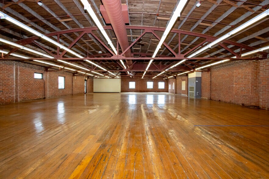 More Photos Of 160 S Columbus St, Wooster Warehouse For Lease