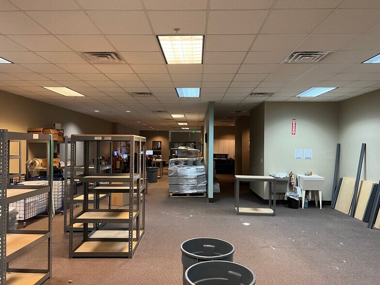 More Photos Of 547 Long Point Rd, Mount Pleasant Flex For Lease