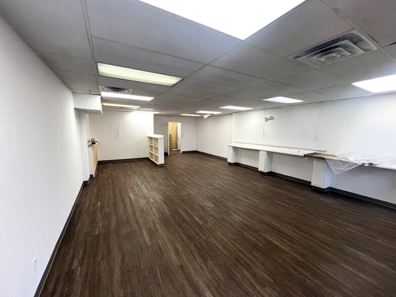 More Photos Of 8477 Hwy 92, Woodstock General Retail For Lease