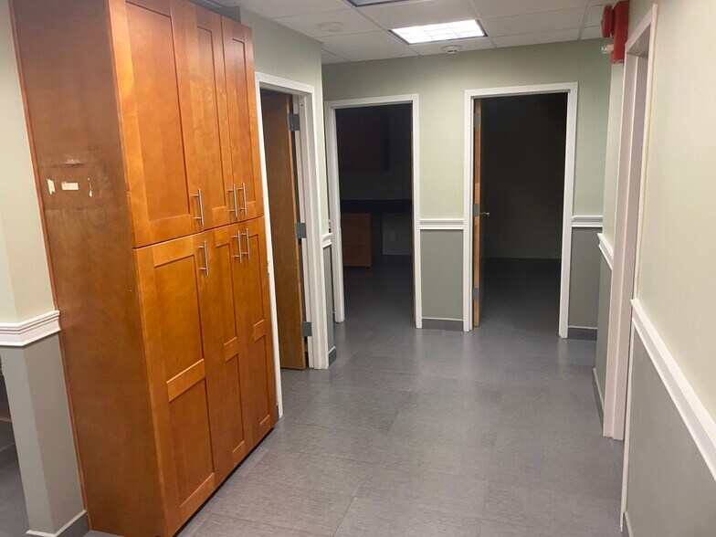 More Photos Of 250 Patchogue Yaphank Rd, East Patchogue Medical For Lease