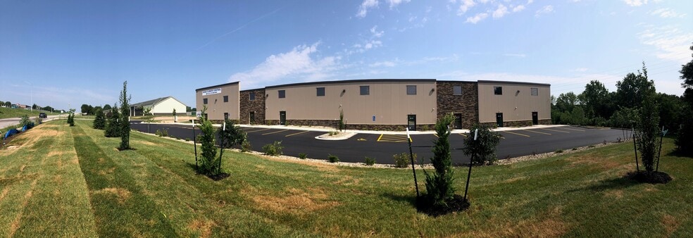 Primary Photo Of 681 NE Jefferson St, Blue Springs Warehouse For Lease