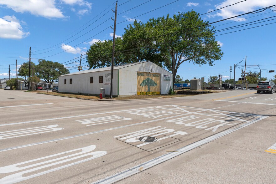 More Photos Of 800 Avenue D, Katy Warehouse For Sale